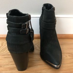 VINCE CAMUTO pointed toe, black leather booties